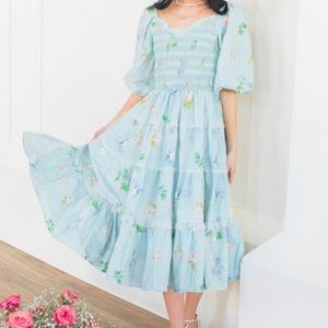 Base color is teal with mutlicolor floral print
Puff sleeves with elastic